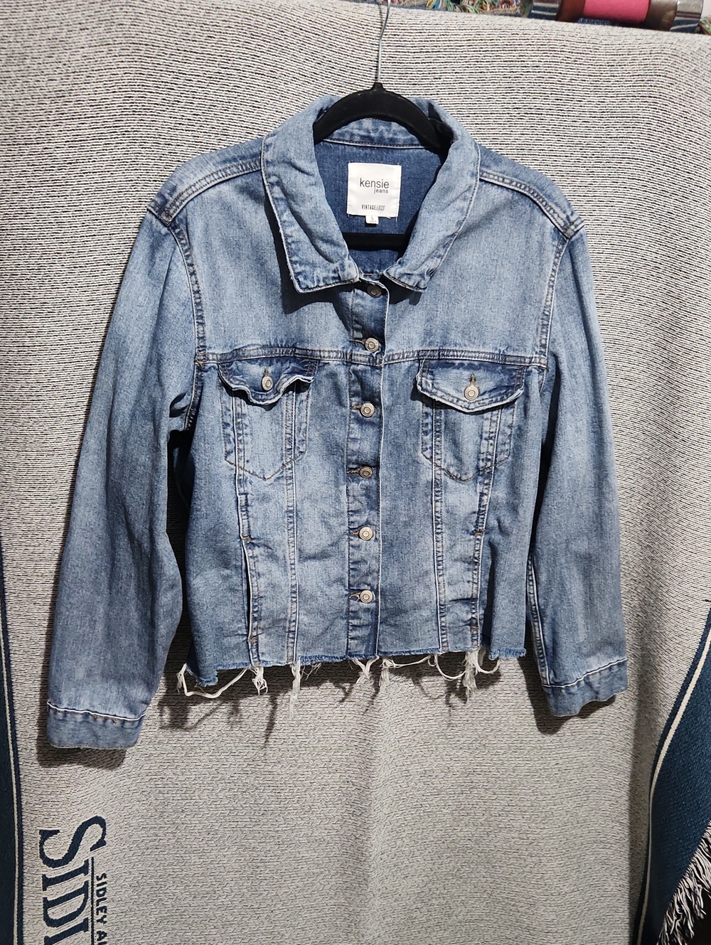 Kensie Jeans Vintage Lux Light Wash Frayed Hem Denim Jacket - Light Blue